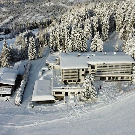 Hotel Alpenrose Gerlitzen Treffen Exteriör bild