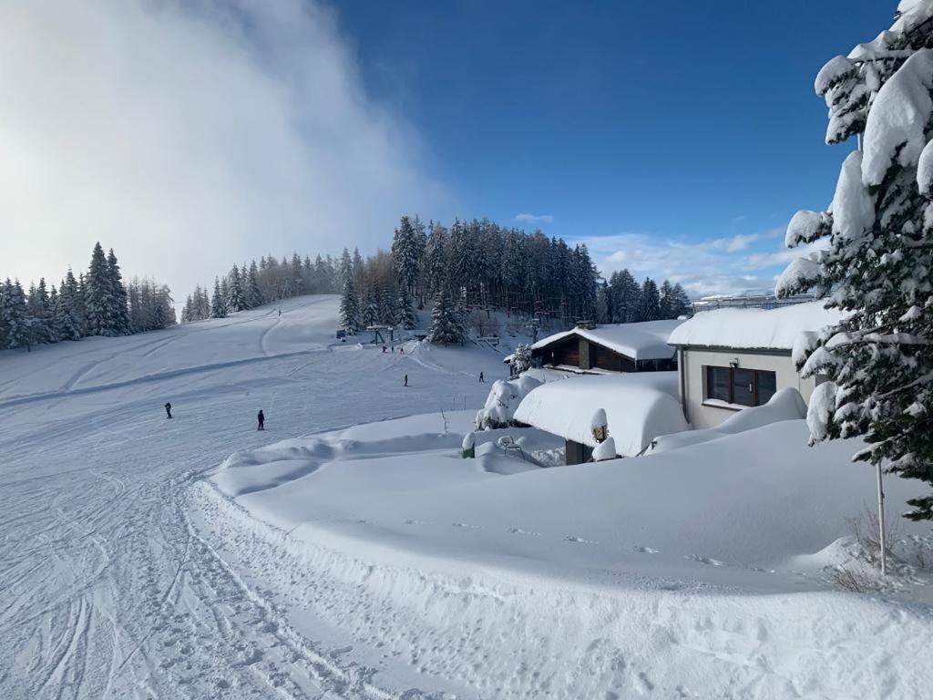 Hotel Alpenrose Gerlitzen Treffen Exteriör bild