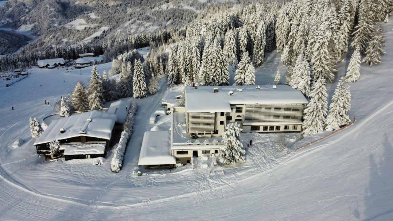 Hotel Alpenrose Gerlitzen Treffen Exteriör bild