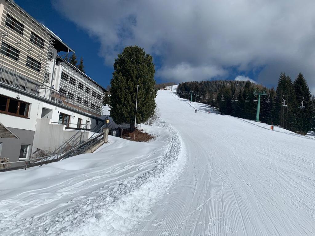 Hotel Alpenrose Gerlitzen Treffen Exteriör bild