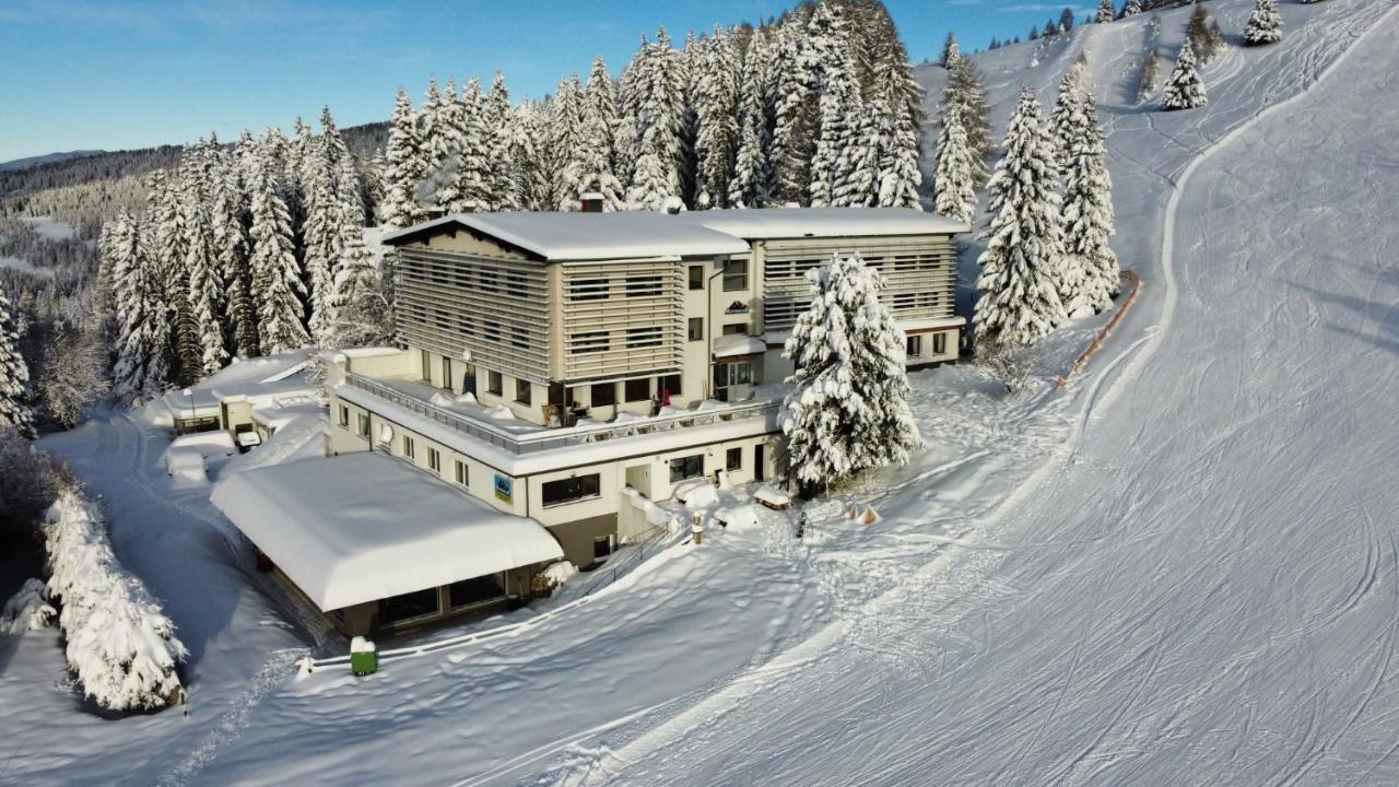 Hotel Alpenrose Gerlitzen Treffen Exteriör bild