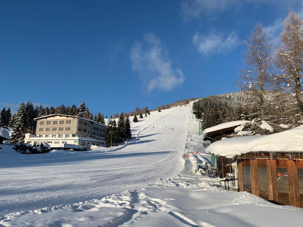 Hotel Alpenrose Gerlitzen Treffen Exteriör bild