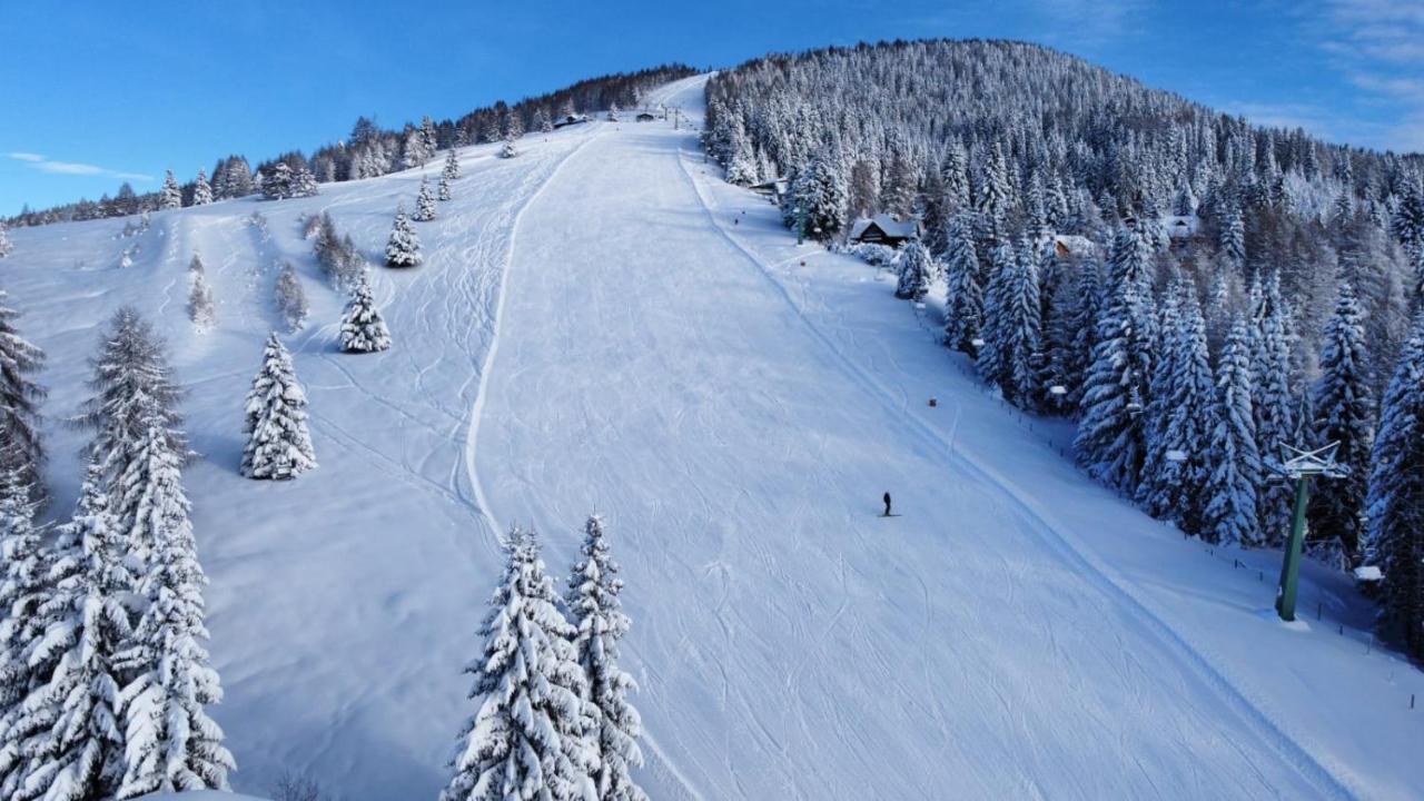 Hotel Alpenrose Gerlitzen Treffen Exteriör bild