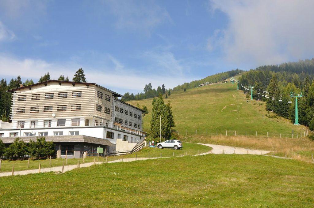 Hotel Alpenrose Gerlitzen Treffen Exteriör bild